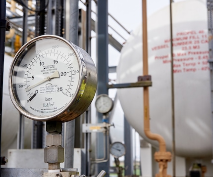 “Product storage tank and pressure gauge”