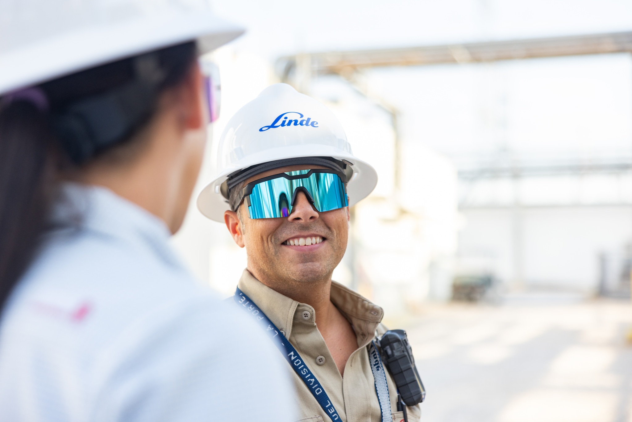 Linde employees at construction site.