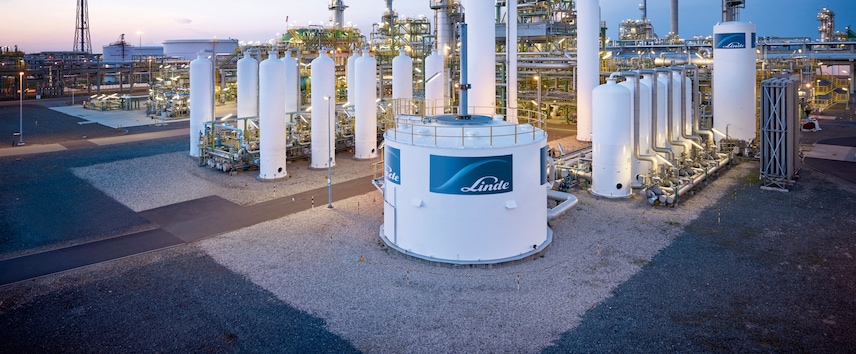 Safe, Fast and Simple: Daimler Truck and Linde Set New Standard for ...