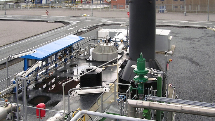 Submerged combustion vaporizers