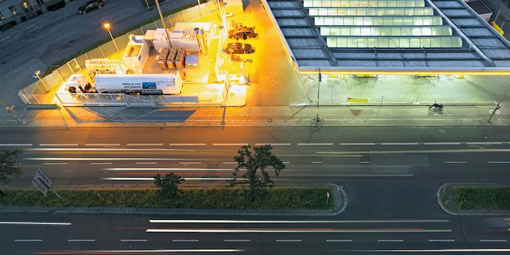 Hydrogen fuelling station Berlin with Linde plc H2 trailer, Germany