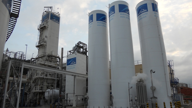 Nitrogen liquefaction unit (NLU), a coldbox and the tank farm at Rubí, Spain