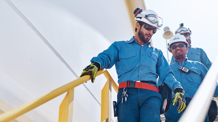 Linde employees at a gas processing plant