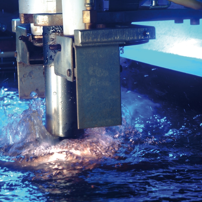 Underwater plasma cutting