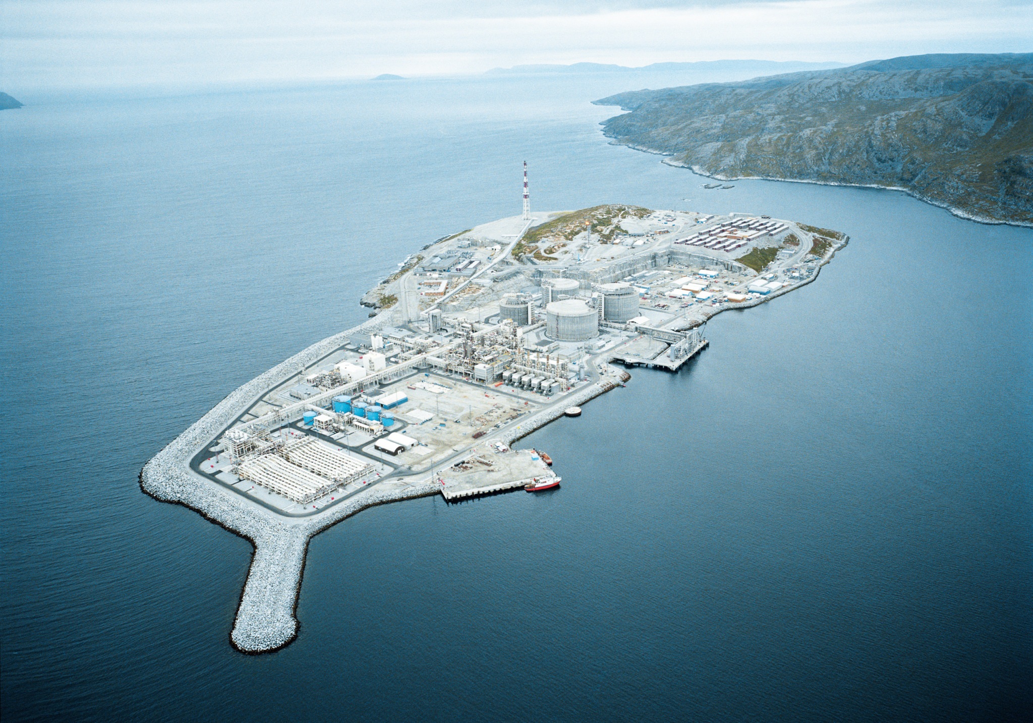 World-scale LNG plants