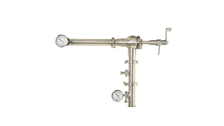 Sanitary nitrogen stripper to remove dissolved oxygen