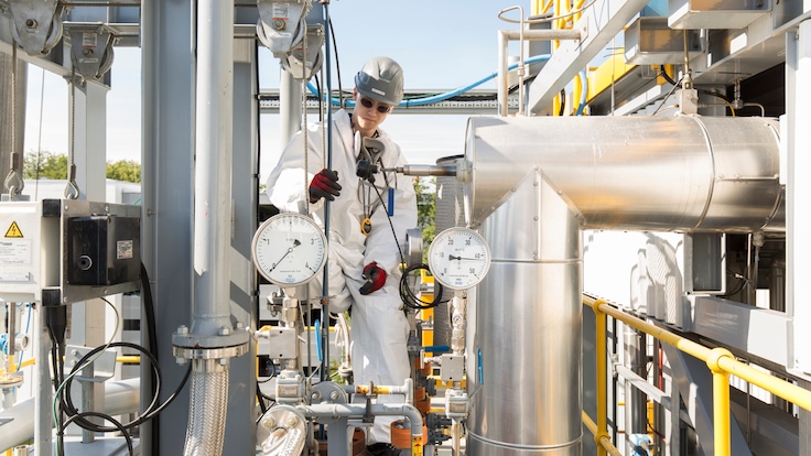 The tube of the Linde reformer is filled with the new BASF catalyst