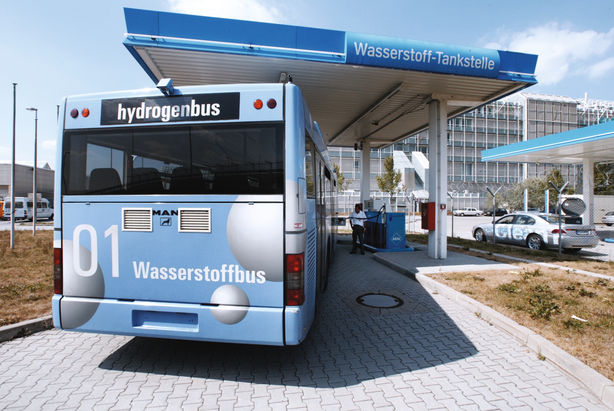 Hydrogen bus at a H2 fueling station