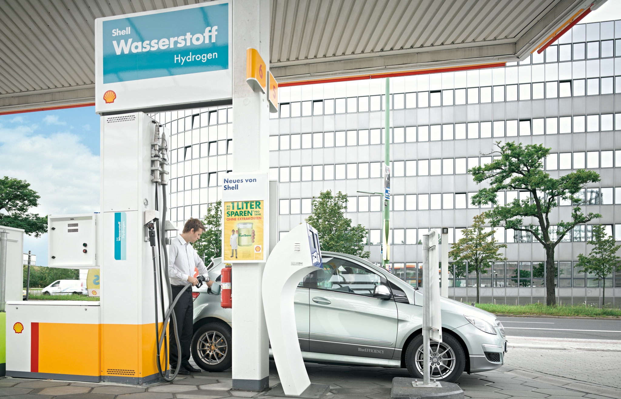 Fuel-cell cars at a hydrogen fueling station on the Sachsendamm road in Berlin, Germany