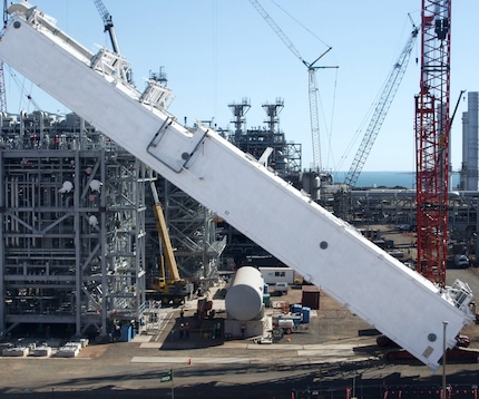 Erection of NRU coldbox at Karratha construction site (Western Australia)