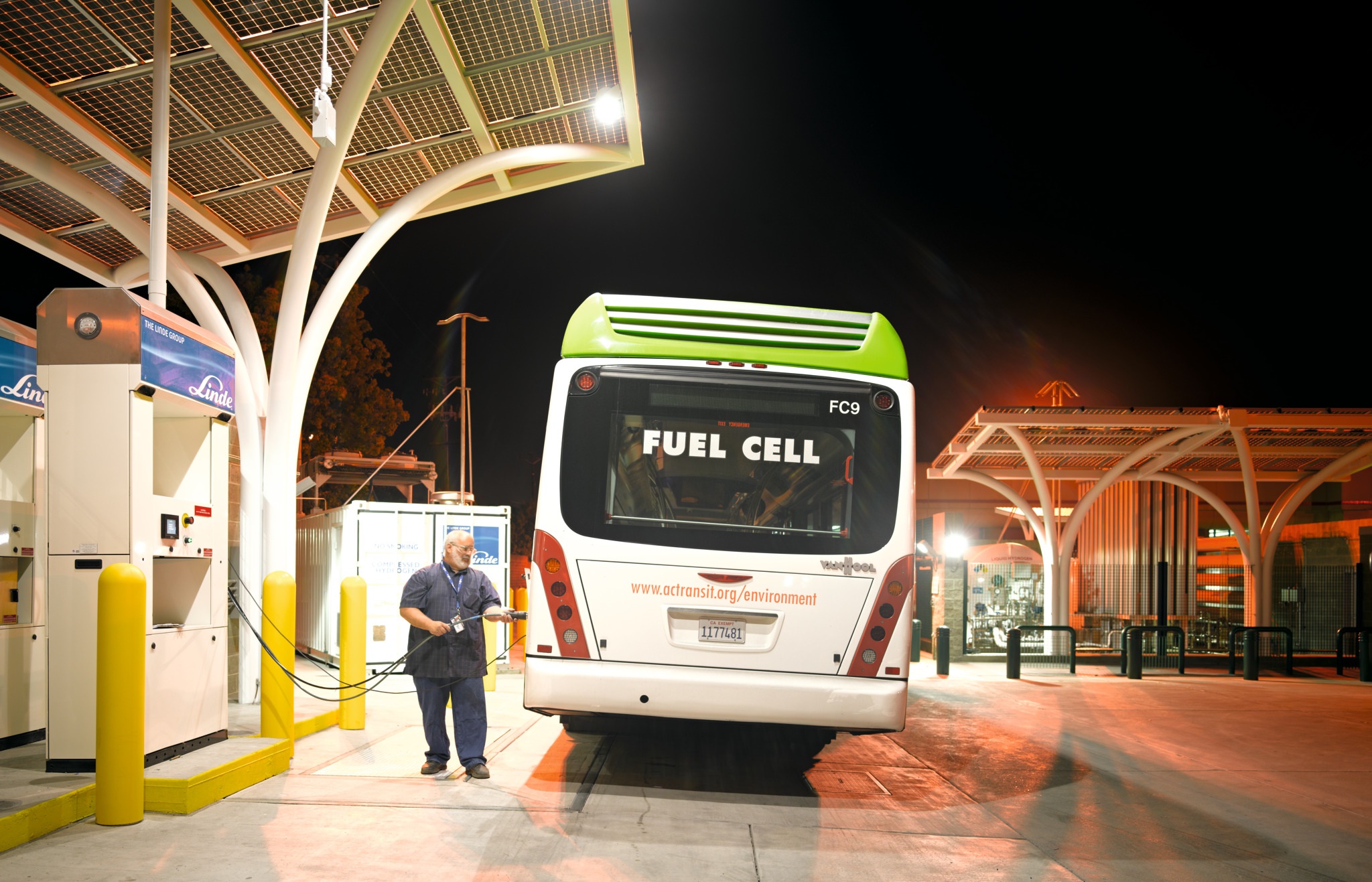 Fuel-cell bus operated by Californian company AC Transit