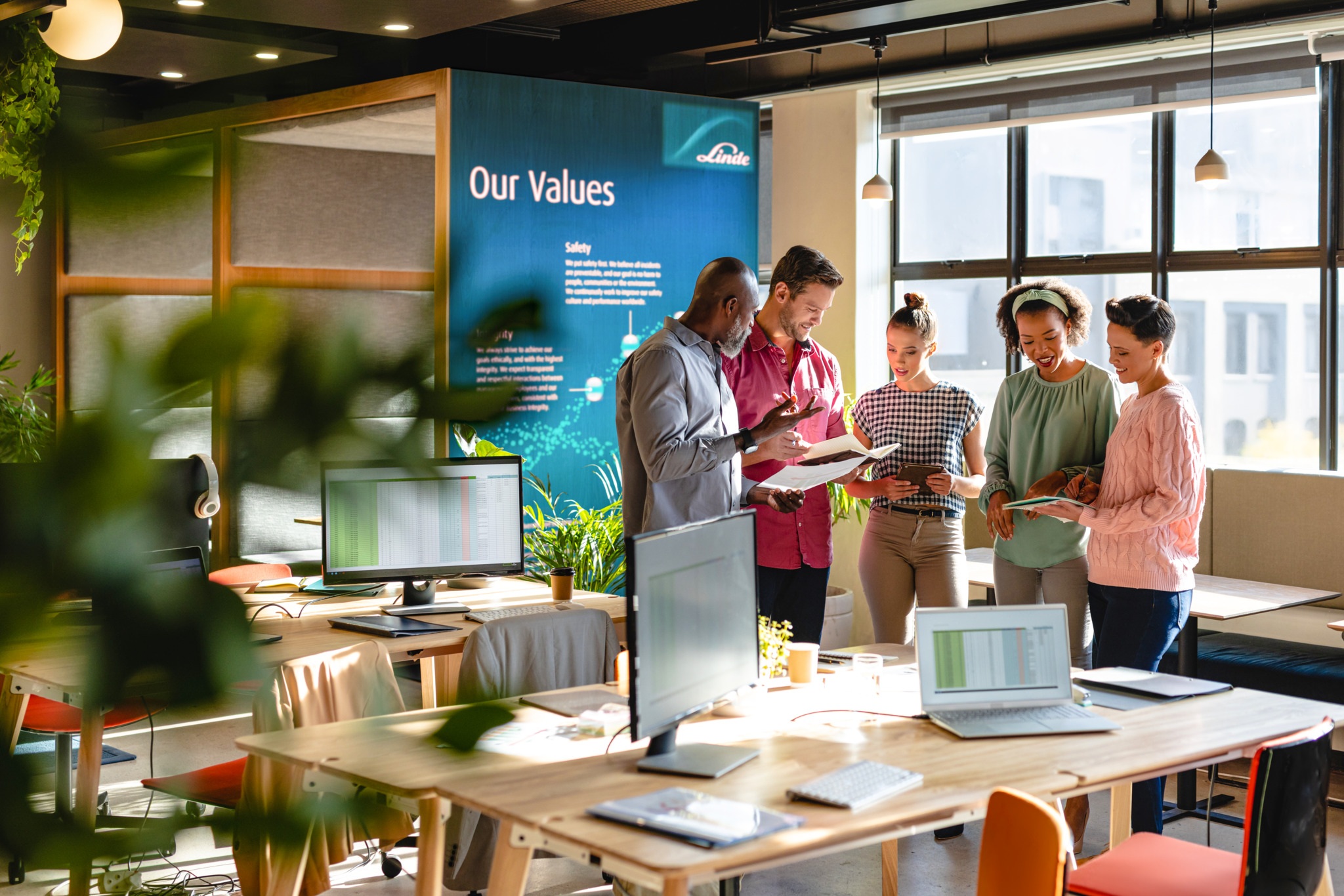 Angestellte in einem Büro