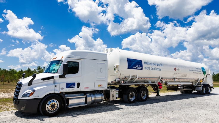 US Liquid Hydrogen Trailer at Fill Zone at McIntosh AL Plant