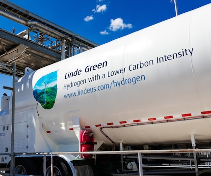 Fuel cell powered municipal bus