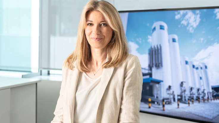 Mitarbeiterin im Büro