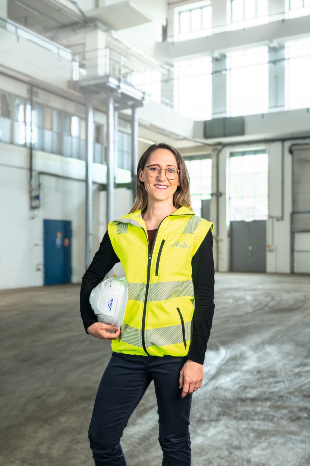 Mitarbeiterin im Bereich technische Berufe