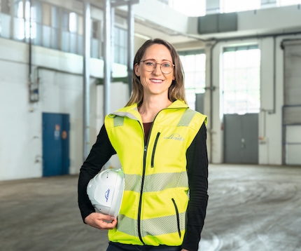 Mitarbeiterin im Bereich technische Berufe