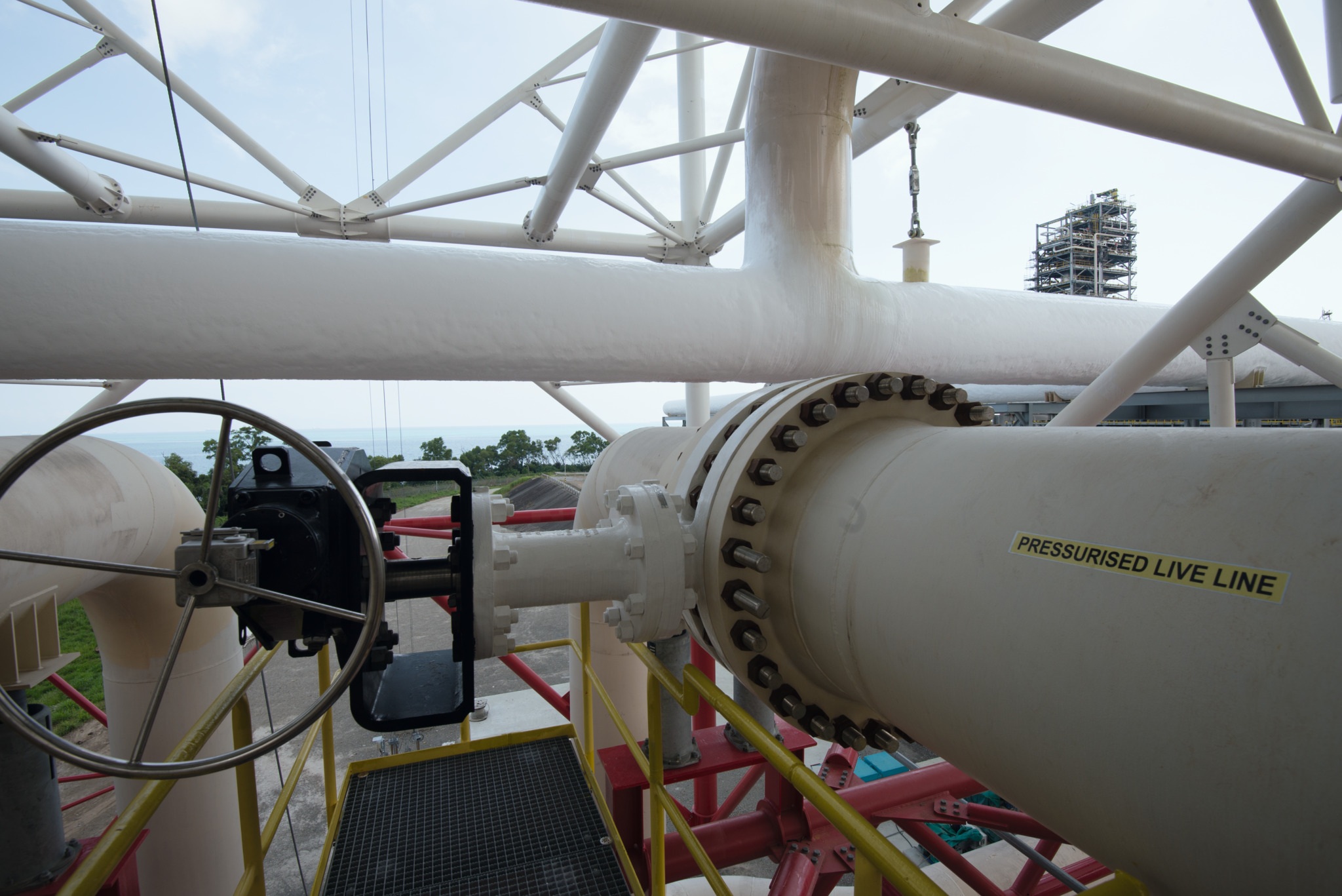 Oil and natural gas pipeline system