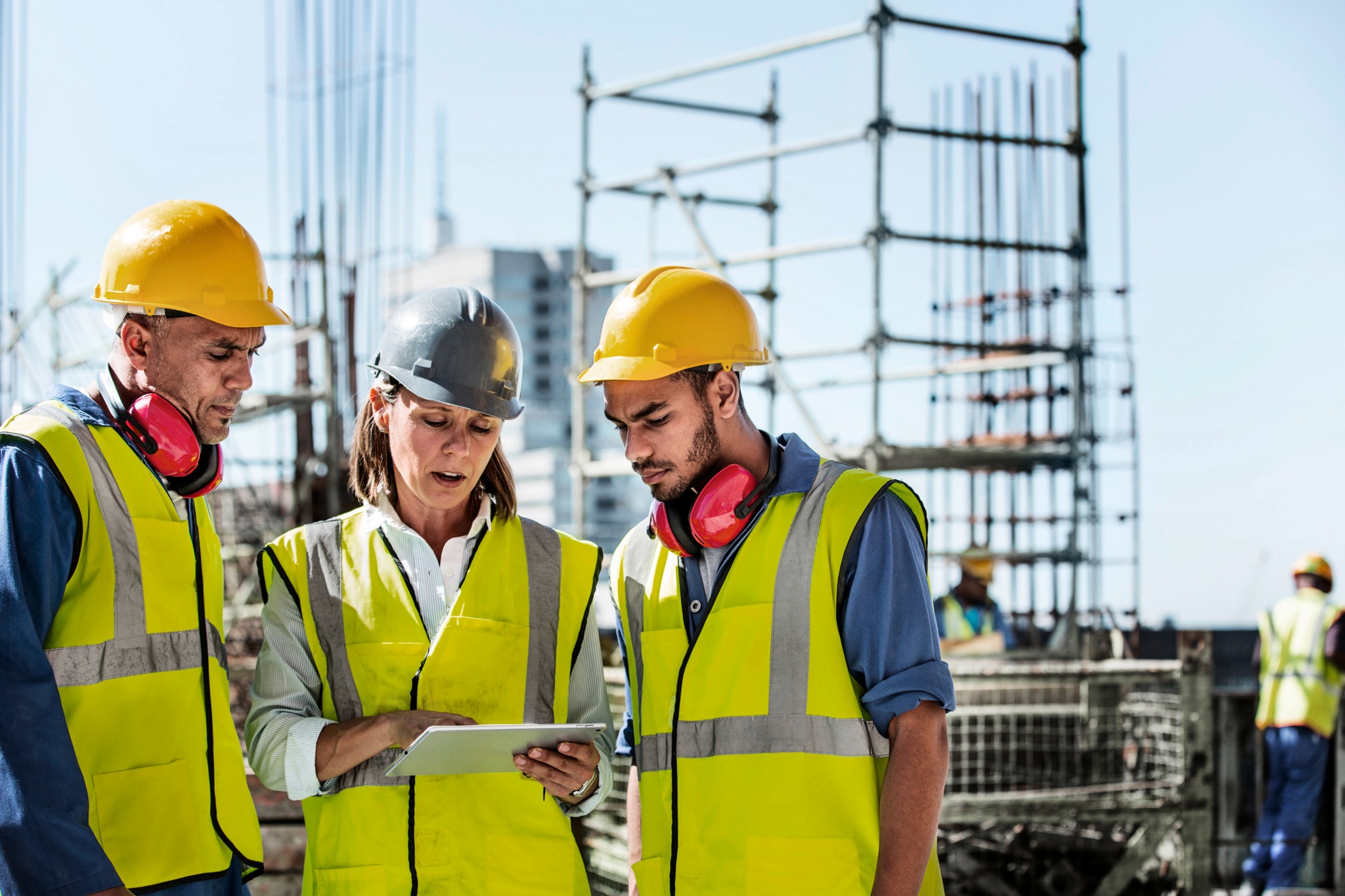 #lindeiseverywhere, architects with digital tablet at construction site, showcasing Linde's presence in industrial innovation